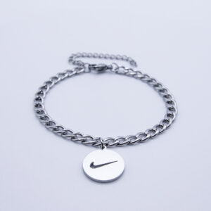 Pulsera plateada de acero con colgante redondo Swoosh
