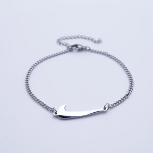 Pulsera fina plateada de acero con Swoosh ajustable