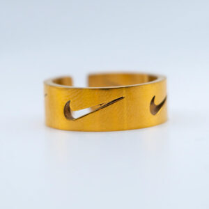 anillo ajustable con swoosh dorado