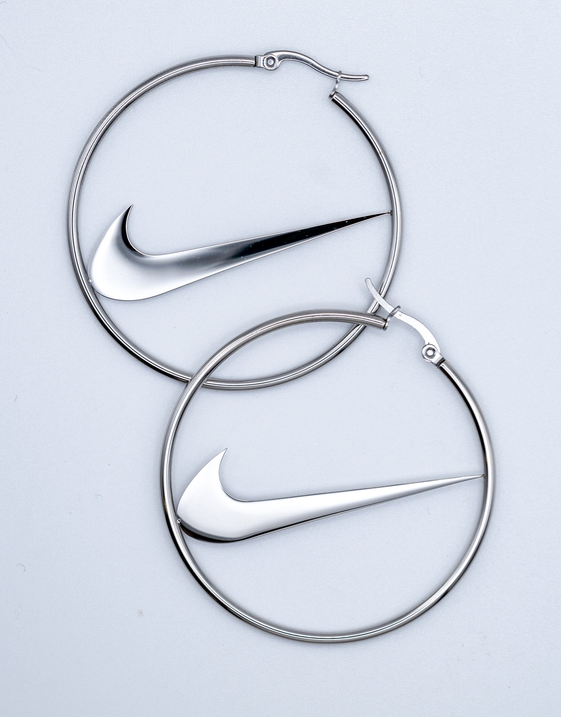 Pendientes de aro con Swoosh plata