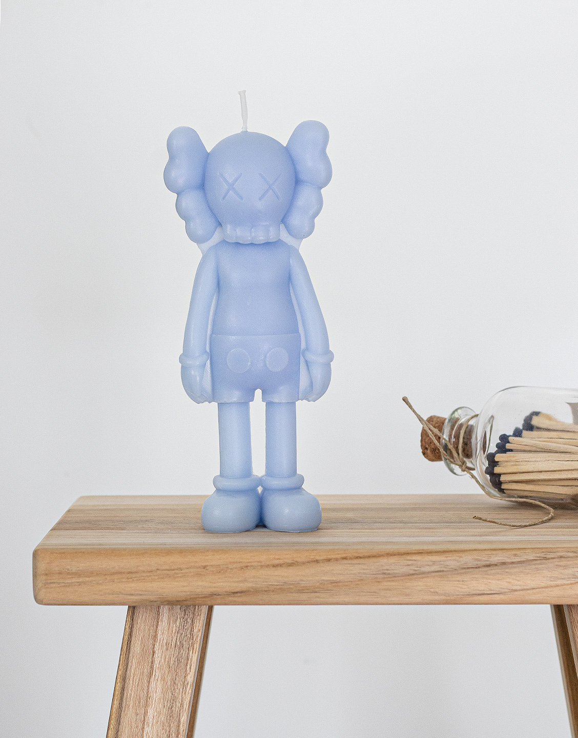Vela KAWS Companion Azul Pastel