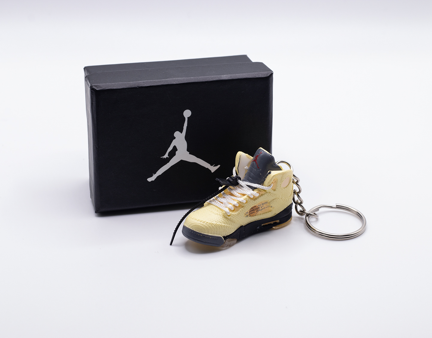 Mini llavero Air Jordan 5 Off-White Sail con caja