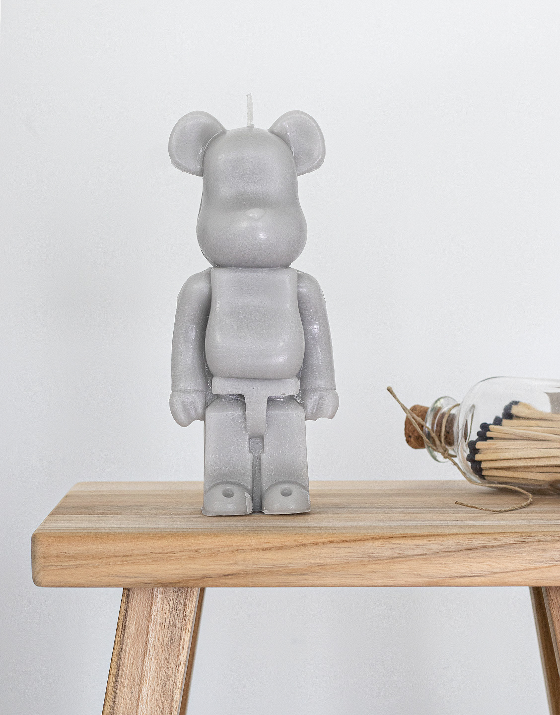 vela bearbrick gris